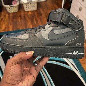 BRAND NEW AIR FORCE 1s…SIZE 9